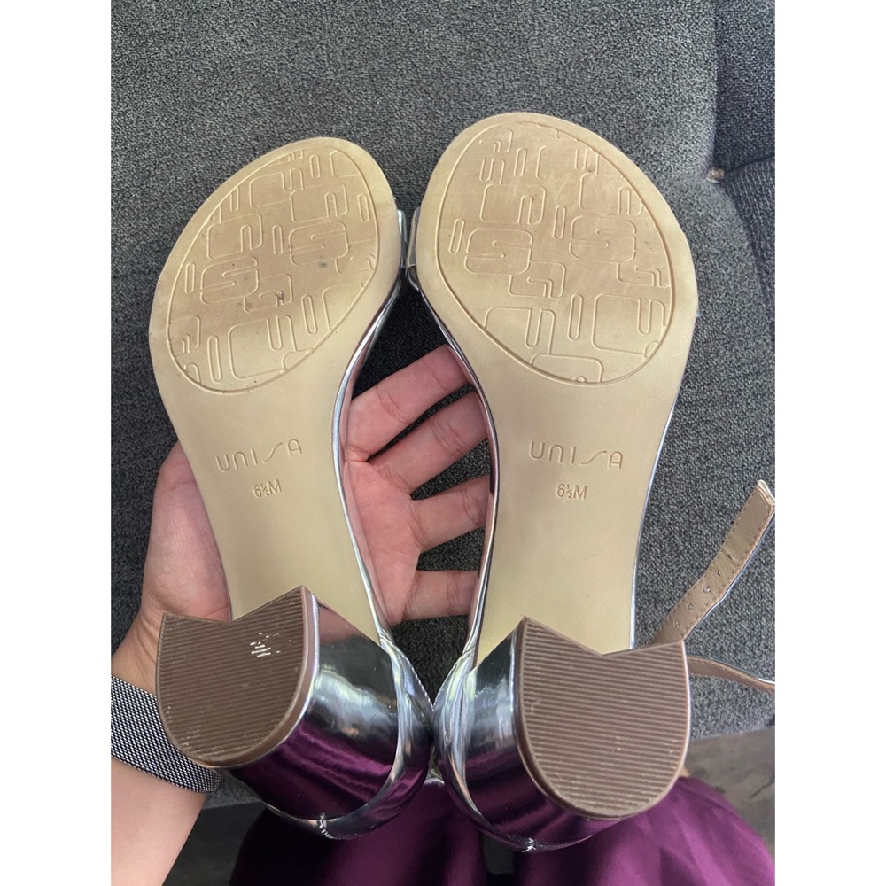 Silver Heels - Picture 6 of 6
